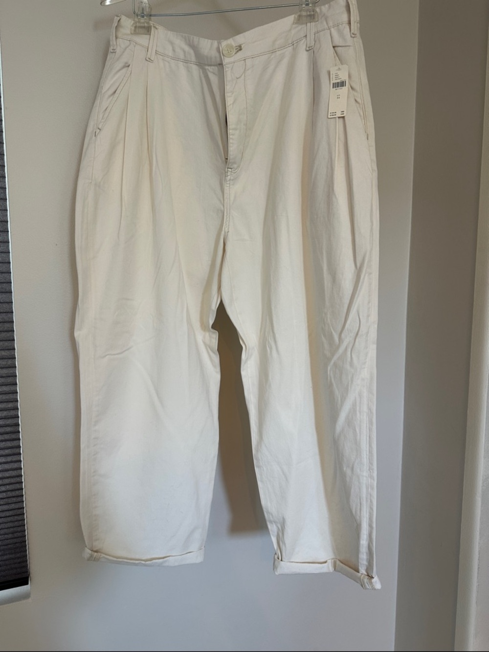 Pilcro Cream Cropped Pleated Ankle Pants